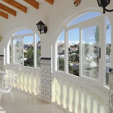 Casa Margarita, Cerca De La Playa Y Con Piscina 別荘 カルプ