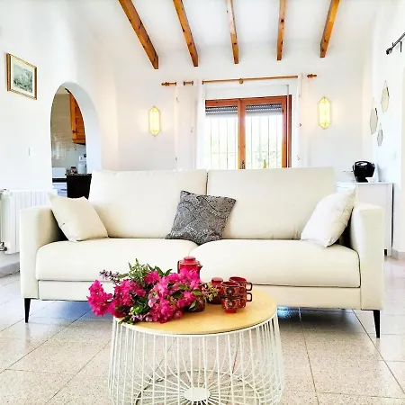 Casa Margarita, Cerca De La Playa Y Con Piscina 別荘 カルプ