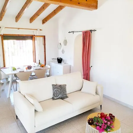 بيت للعطل Casa Margarita, Cerca De La Playa Y Con Piscina كاليبي